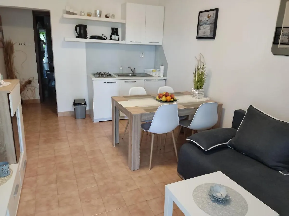 Sun House Apartman Brzac