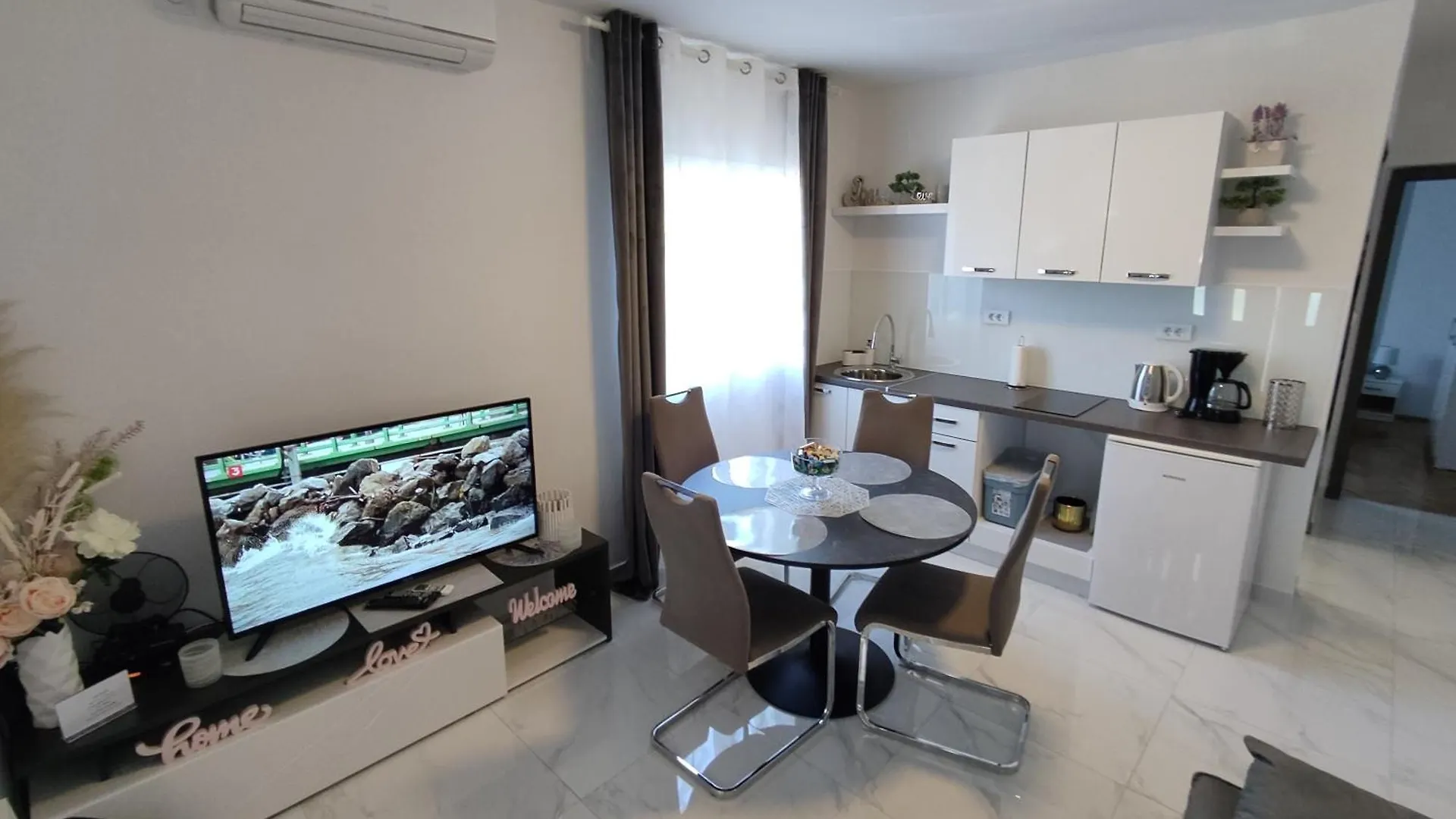 Sun House Apartman Brzac 0*,